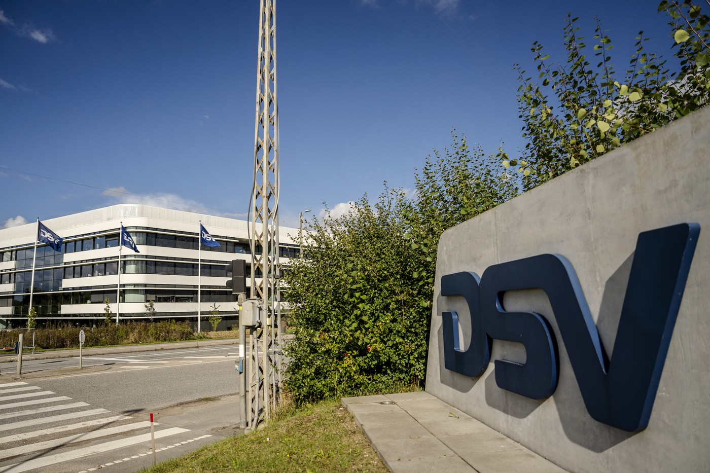 DSV a semnat un acord de 14,3 miliarde de euro pentru achiziționarea ...