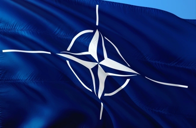 NATOの防衛大臣たちは、ウクライナへの支援とロシアの挑戦に対する同盟の対応を改善するために、ブリュッセルで会合を開きました。ドローンによる ...