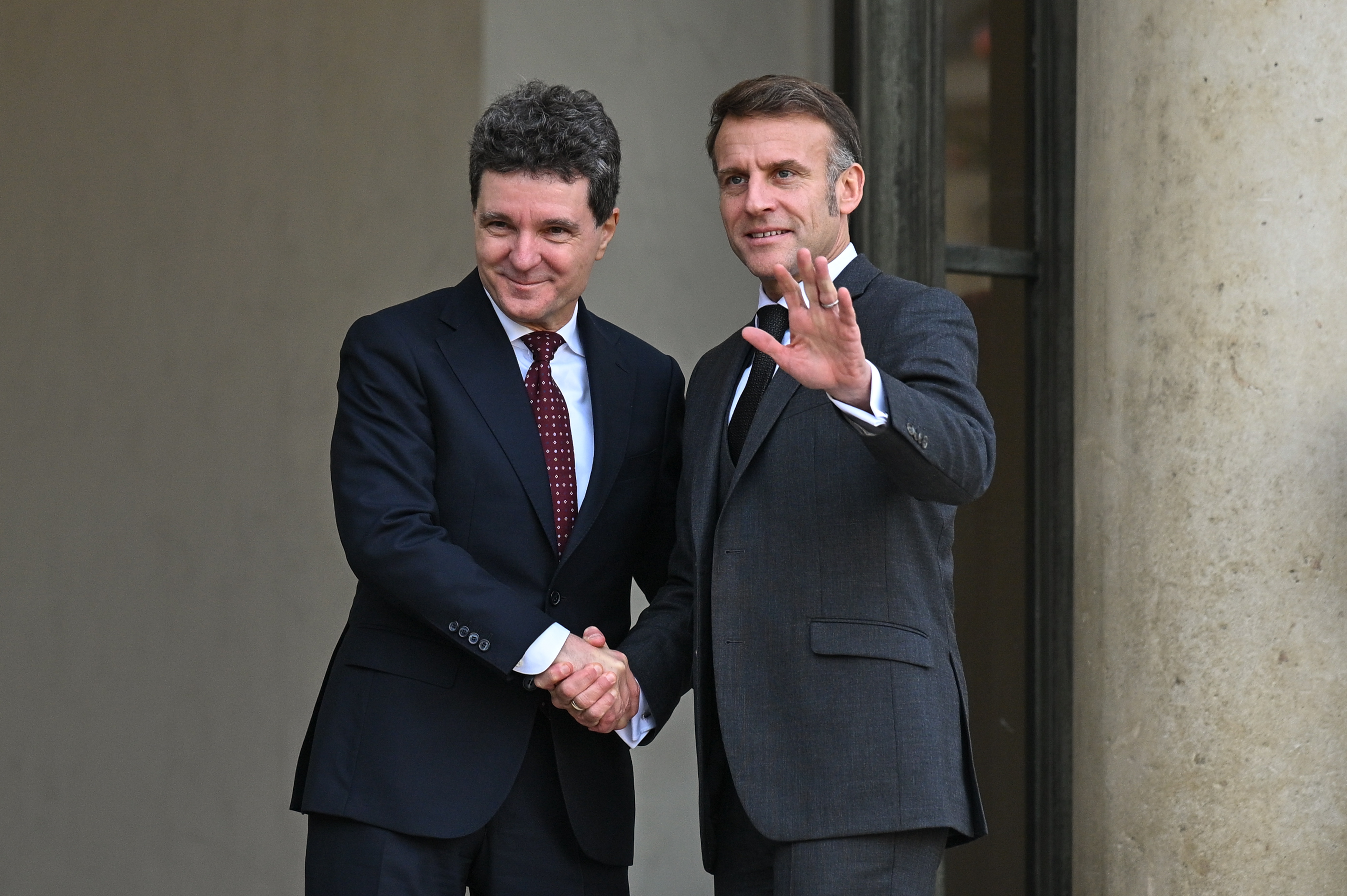 Nicușor Dan a invité Emmanuel Macron en Roumanie, et le président de la ...
