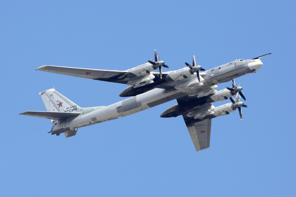 I bombardieri strategici russi hanno effettuato un volo a nord della ...