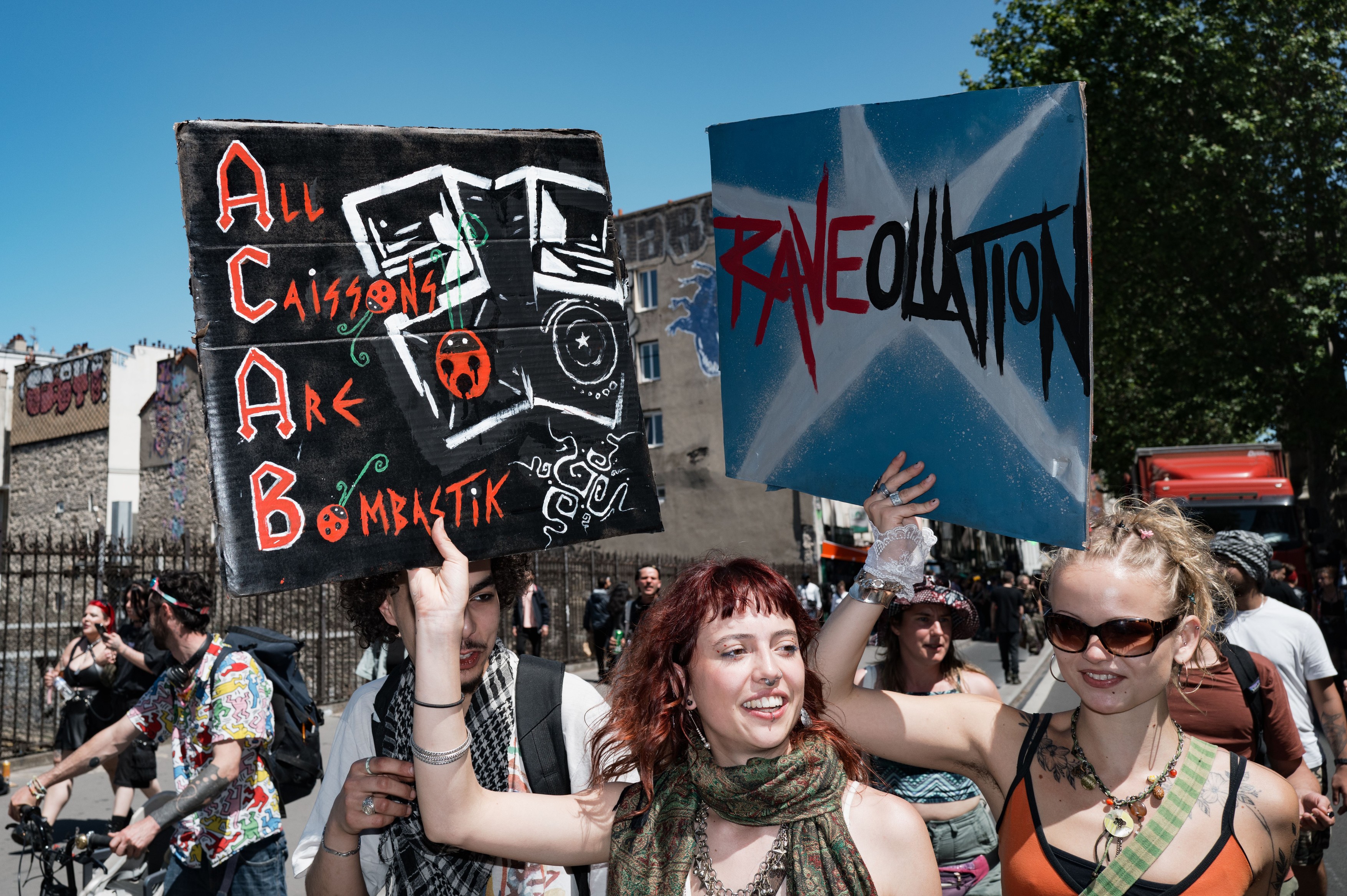 Des milliers de personnes ont protesté à Paris et à Bordeaux contre le ...
