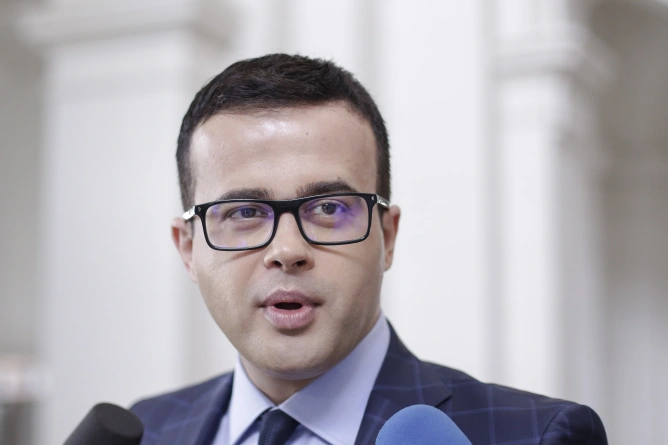Mihai Gâdea l-a atacat pe Radu Mihaiu în direct la Antena 3 CNN, iar ...